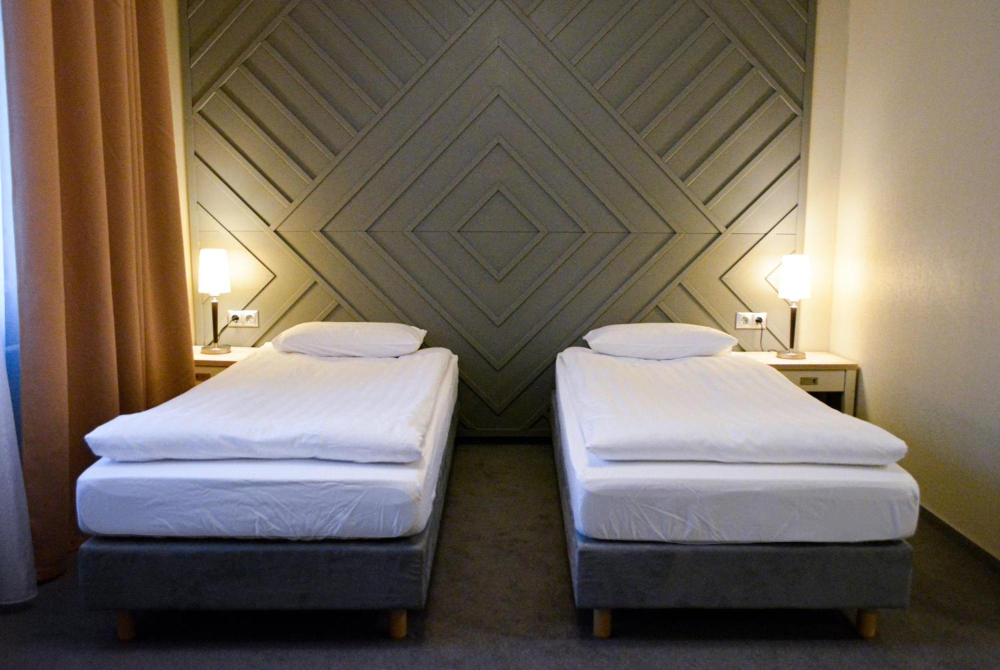 Hotel Pyramiden Bagian luar foto